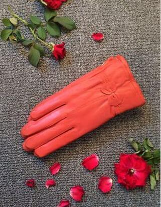 Women's Windproof Warm Sheepskin Gloves